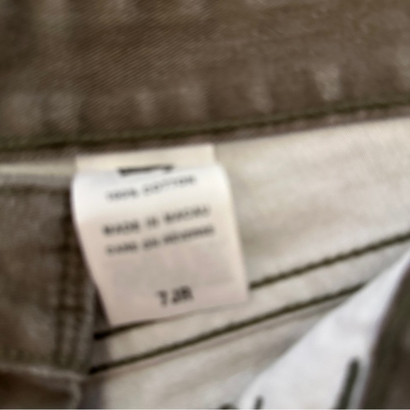 Levi’s Cotton olive green shorts size 7JR - Picture 6 of 7